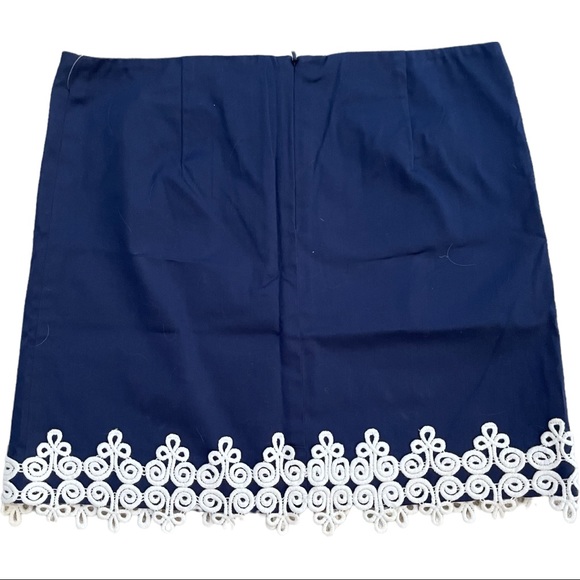 Lilly navy/appliqué mini skirt, size 4 (NWT!) - Picture 2 of 3